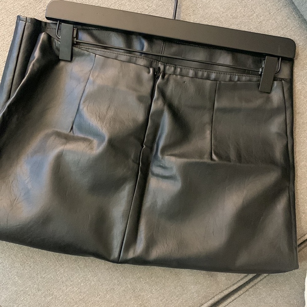 Skirt - Picture 3 of 4